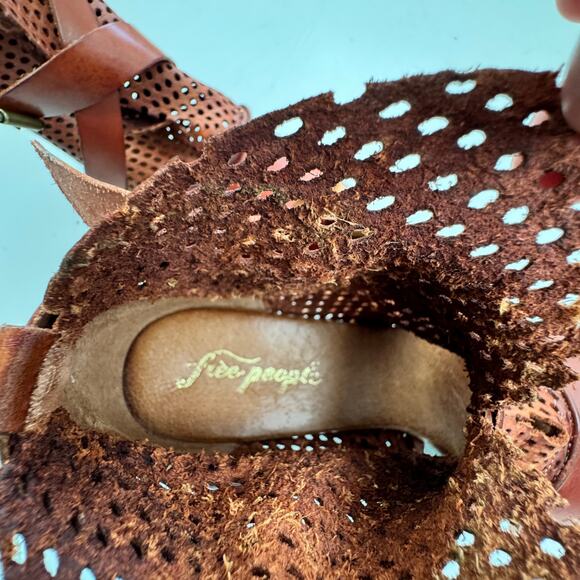 Free People Rendering Laser Cut Mesh Leather Boho Hippie Clog Women's Size 40/9 - Picture 11 of 11